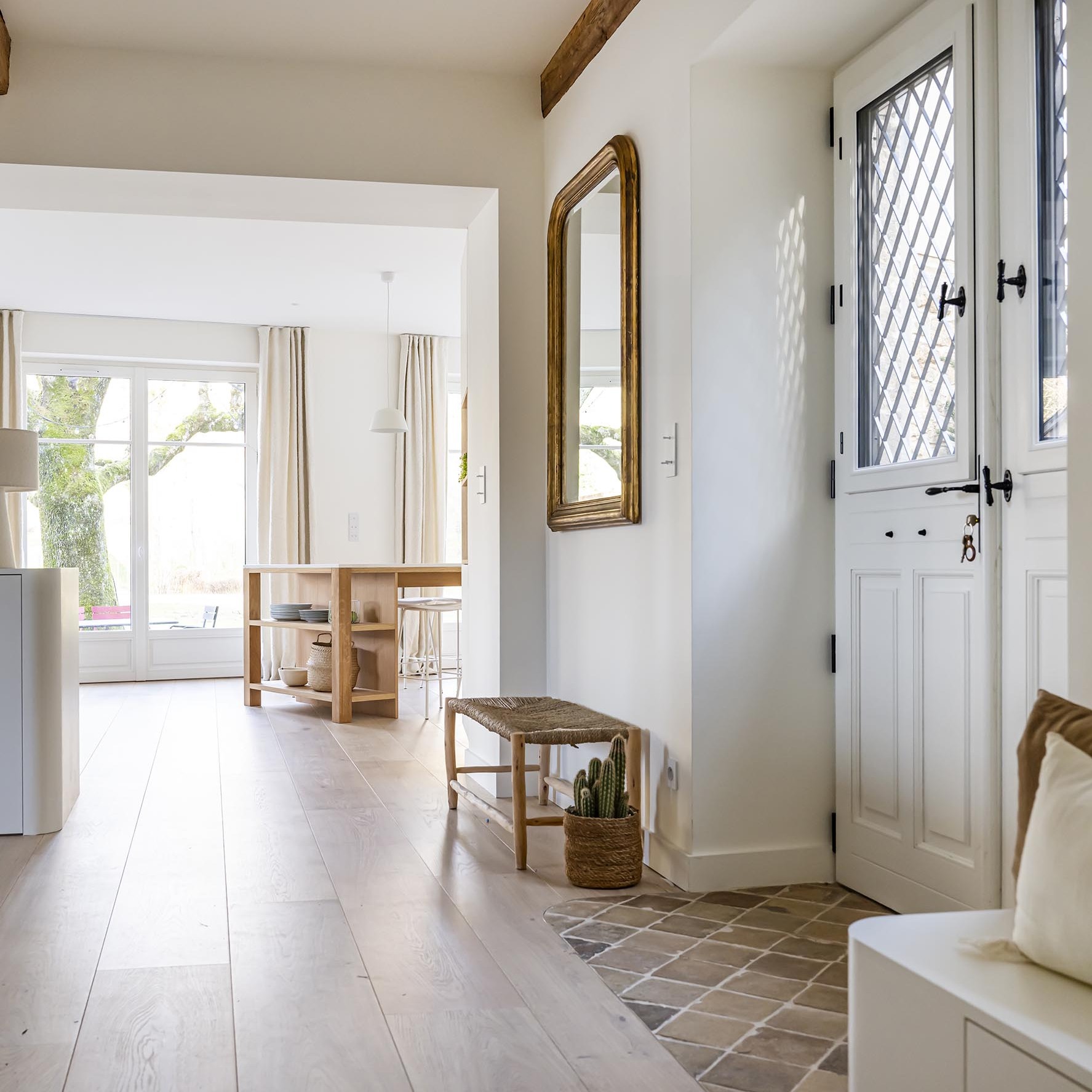 intérieur maison fenêtres en bois et porte d'entrée intérieur maison fenêtres en bois et porte d'entrée